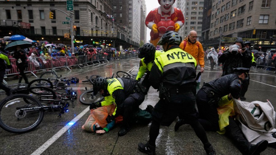 25 pro-Palestinian protesters arrested at NYC Thanksgiving parade